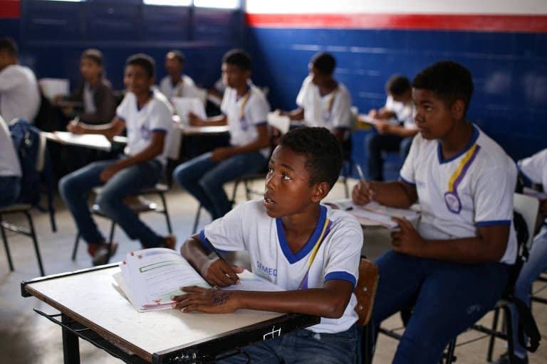 Atraso na agenda da educação