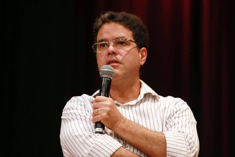 Piso para gastos em educação e saúde não é ideal, mas é muito pior não tê-lo, diz economista
