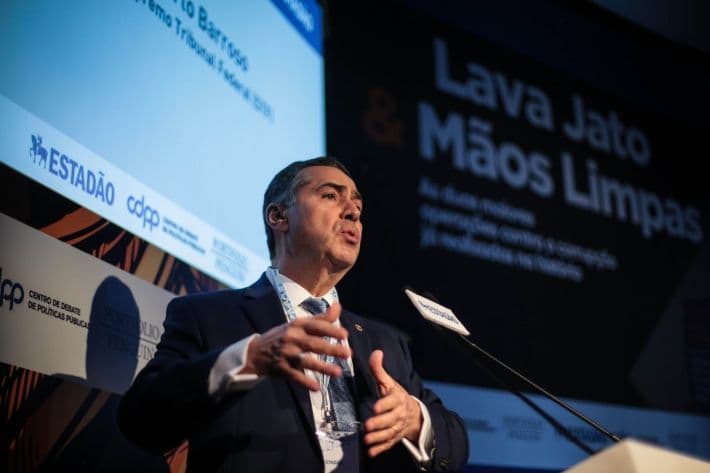 'Não consegui entender a lógica filosófica', diz Barroso sobre crimes comuns na Justiça Eleitoral
